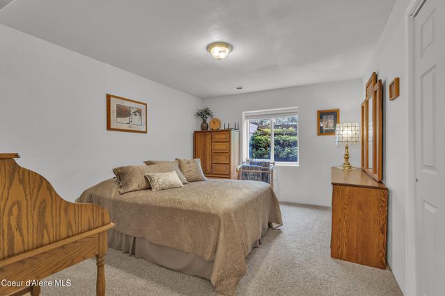 8057 N Vogt Rd, Hauser, ID 83854