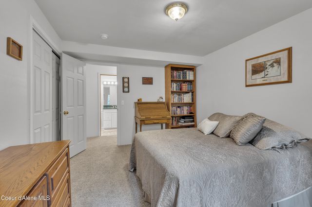 8057 N Vogt Rd, Hauser, ID 83854