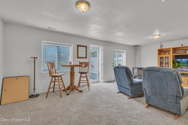 8057 N Vogt Rd, Hauser, ID 83854