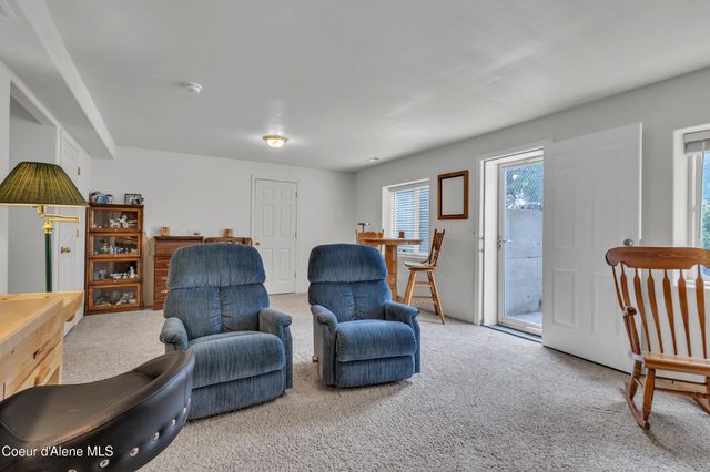 8057 N Vogt Rd, Hauser, ID 83854