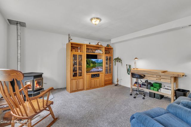 8057 N Vogt Rd, Hauser, ID 83854