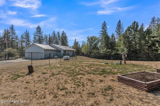 8057 N Vogt Rd, Hauser, ID 83854