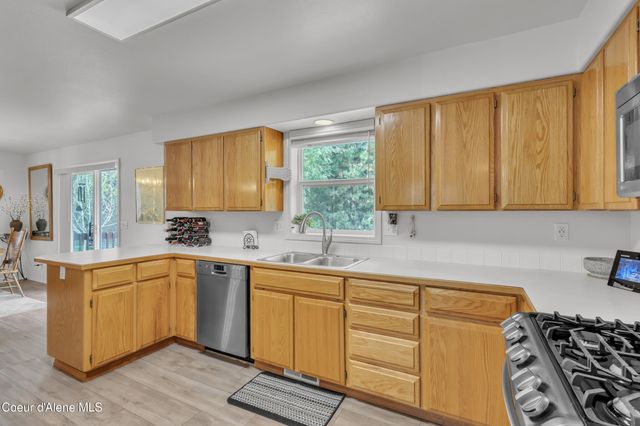 8057 N Vogt Rd, Hauser, ID 83854
