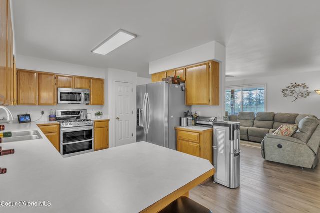 8057 N Vogt Rd, Hauser, ID 83854