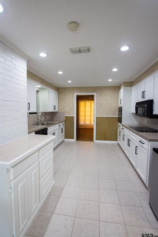 604 Hampshire St, Longview, TX 75605