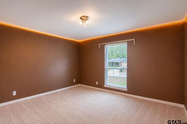 604 Hampshire St, Longview, TX 75605