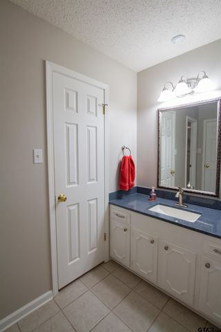 604 Hampshire St, Longview, TX 75605