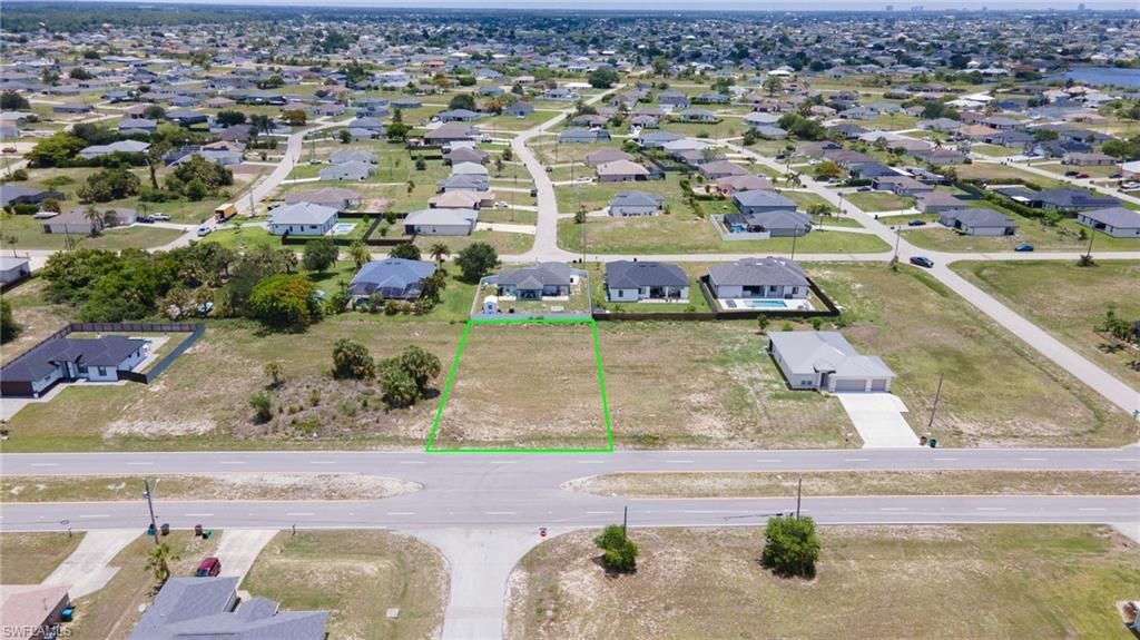 Image 3 of property listing at 2731 Nelson RD N, Cape Coral, FL 33993