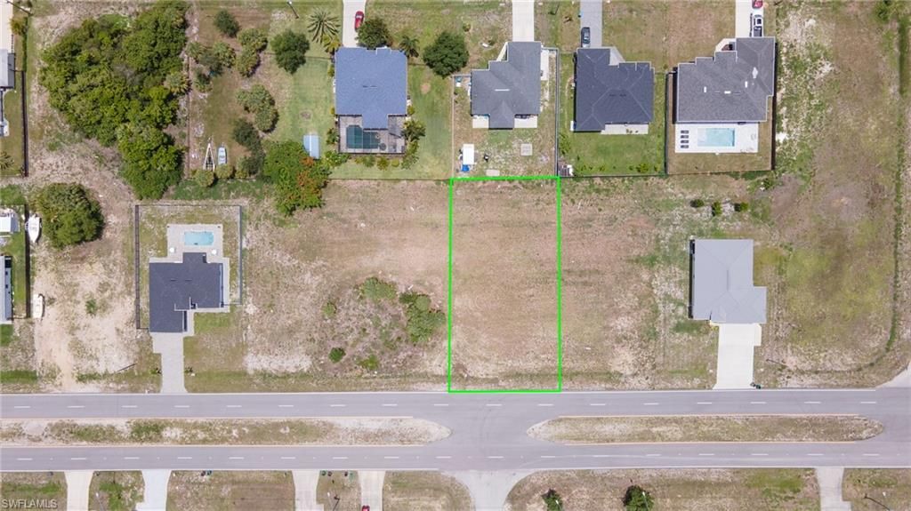Image 5 of property listing at 2731 Nelson RD N, Cape Coral, FL 33993
