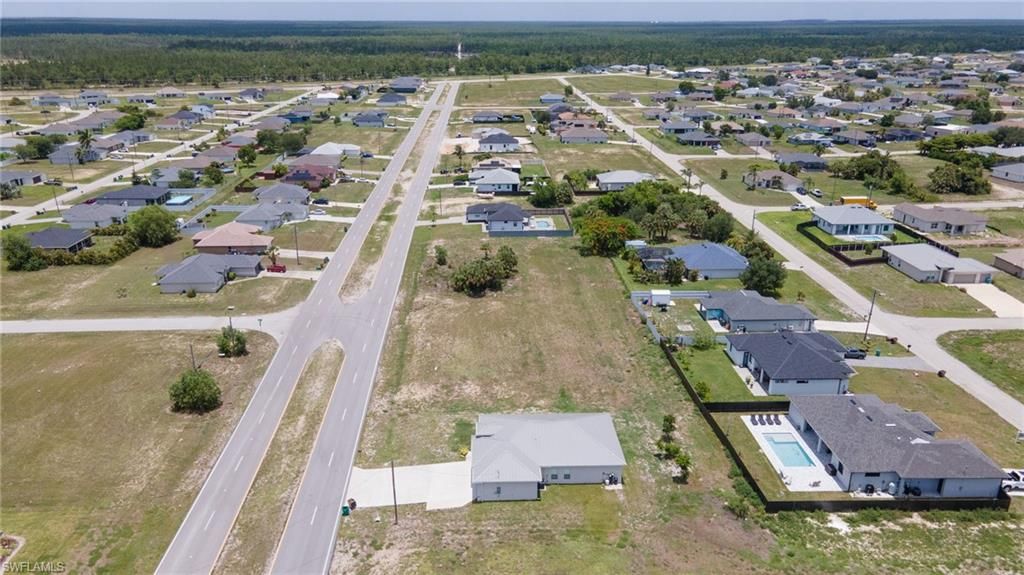 Image 7 of property listing at 2731 Nelson RD N, Cape Coral, FL 33993