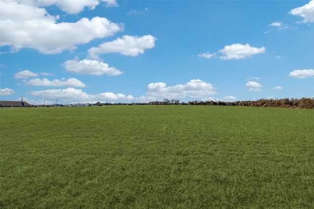 221 W Parkerville Road, Desoto, TX 75115