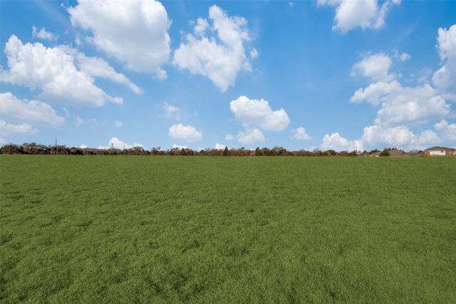 221 W Parkerville Road, Desoto, TX 75115