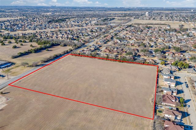 221 W Parkerville Road, Desoto, TX 75115