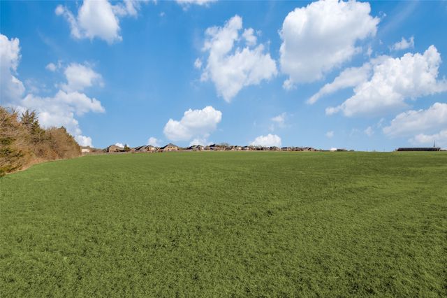 221 W Parkerville Road, Desoto, TX 75115