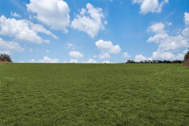 221 W Parkerville Road, Desoto, TX 75115