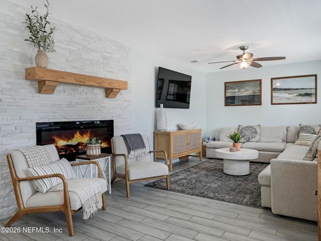 926 2ND Street S A, Jacksonville Beach, FL 32250