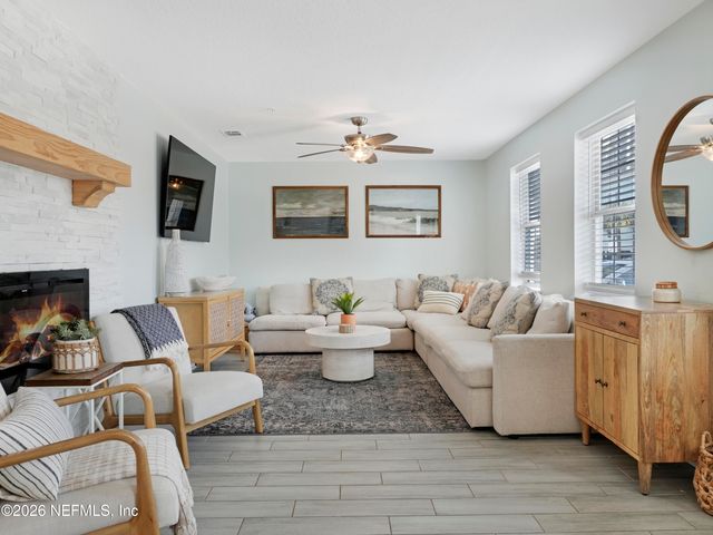 926 2ND Street S A, Jacksonville Beach, FL 32250