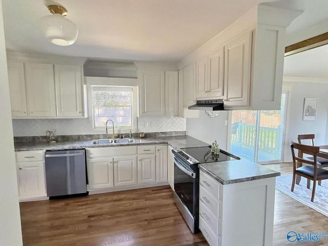 3406 Oakmont Avenue, Huntsville, AL 35810