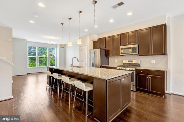 8932 DAHLGREN RIDGE RD, Manassas, VA 20111