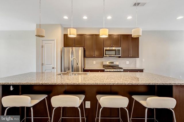 8932 DAHLGREN RIDGE RD, Manassas, VA 20111