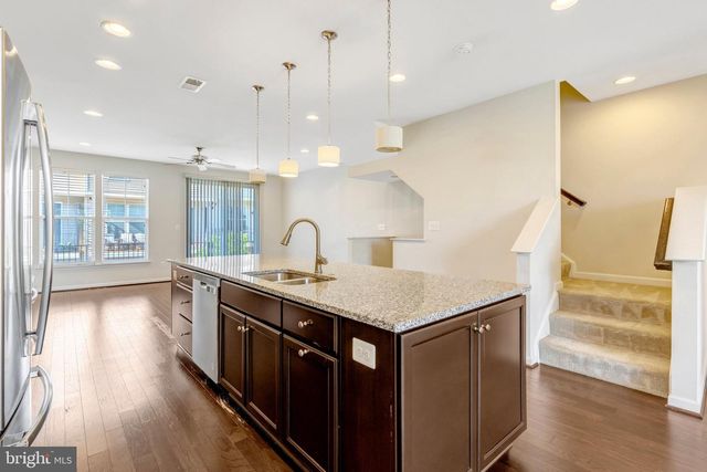 8932 DAHLGREN RIDGE RD, Manassas, VA 20111