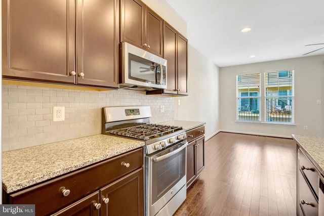 8932 DAHLGREN RIDGE RD, Manassas, VA 20111