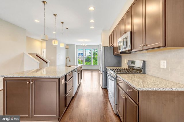 8932 DAHLGREN RIDGE RD, Manassas, VA 20111
