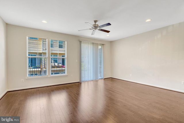 8932 DAHLGREN RIDGE RD, Manassas, VA 20111