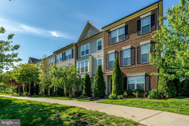 8932 DAHLGREN RIDGE RD, Manassas, VA 20111