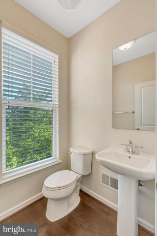 8932 DAHLGREN RIDGE RD, Manassas, VA 20111