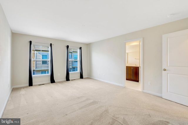8932 DAHLGREN RIDGE RD, Manassas, VA 20111