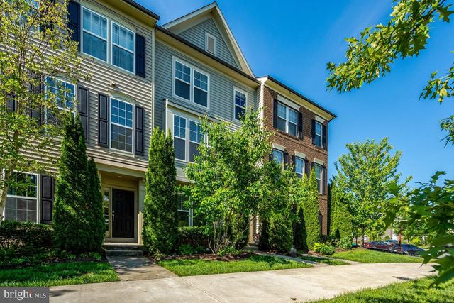 8932 DAHLGREN RIDGE RD, Manassas, VA 20111