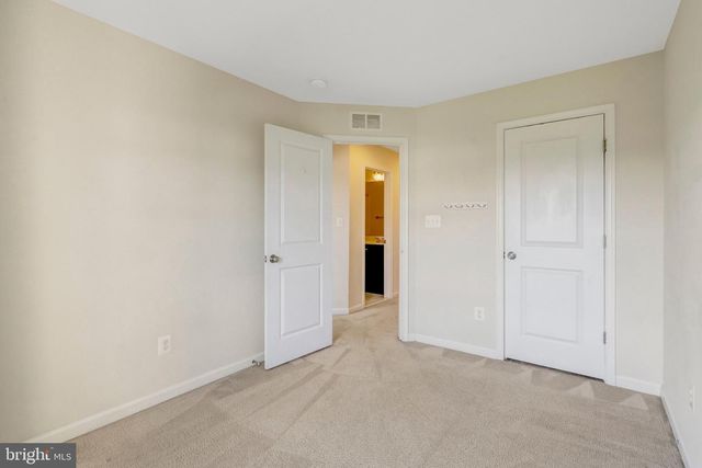 8932 DAHLGREN RIDGE RD, Manassas, VA 20111