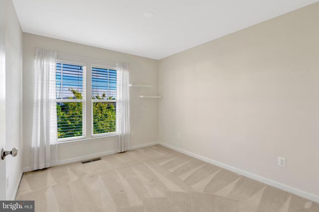 8932 DAHLGREN RIDGE RD, Manassas, VA 20111