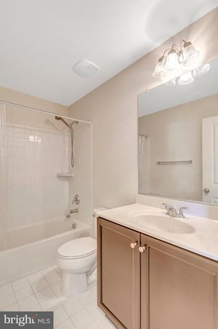 8932 DAHLGREN RIDGE RD, Manassas, VA 20111