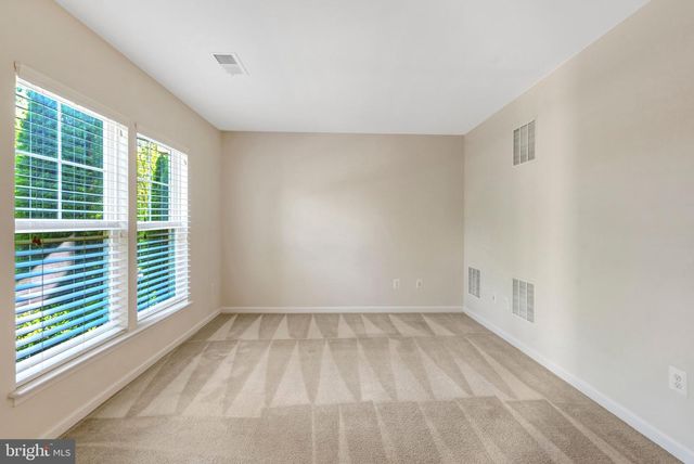 8932 DAHLGREN RIDGE RD, Manassas, VA 20111