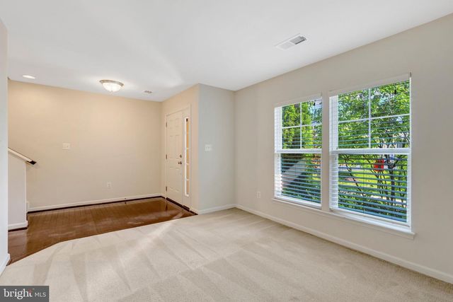 8932 DAHLGREN RIDGE RD, Manassas, VA 20111