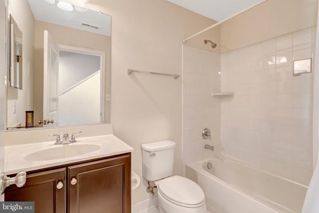 8932 DAHLGREN RIDGE RD, Manassas, VA 20111