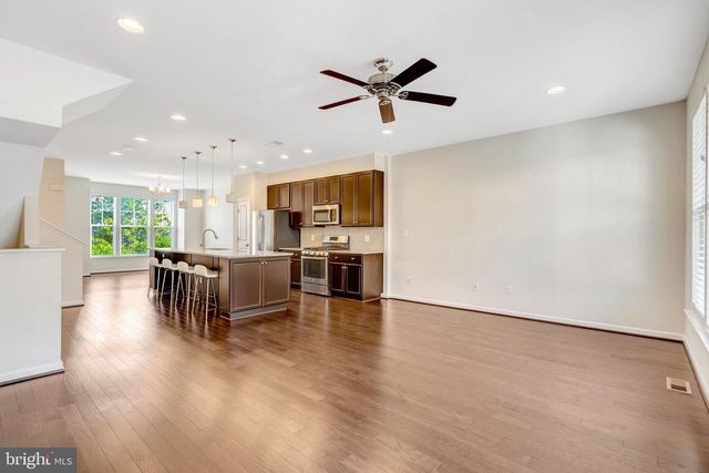 8932 DAHLGREN RIDGE RD, Manassas, VA 20111