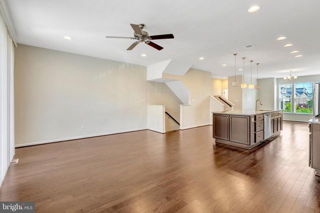 8932 DAHLGREN RIDGE RD, Manassas, VA 20111