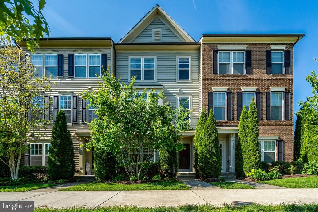 8932 DAHLGREN RIDGE RD, Manassas, VA 20111