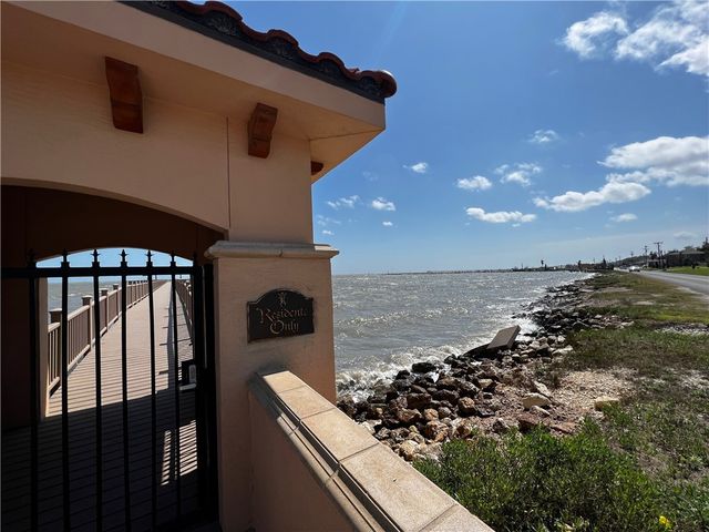 17 Royal Oaks Circ, Fulton, TX 78358