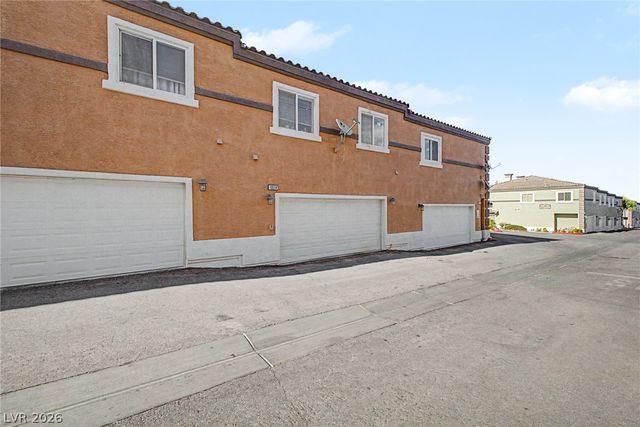 10514 Gold Shadow Avenue, Las Vegas, NV 89129