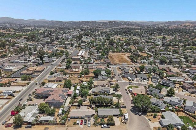1241 E Street, Ramona, CA 92065