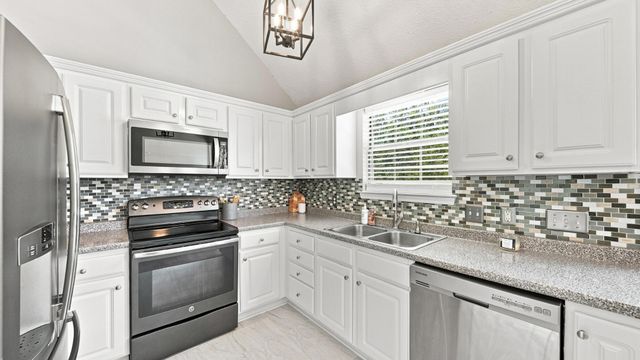6179 Pringle Drive, Ooltewah, TN 37363