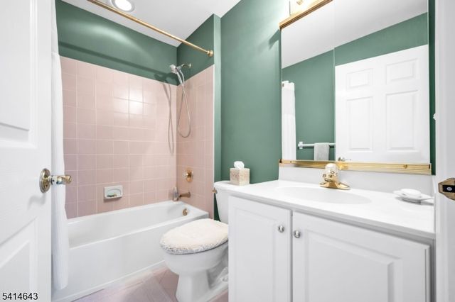 24 Vista Dr, Mount Olive Twp., NJ 07836