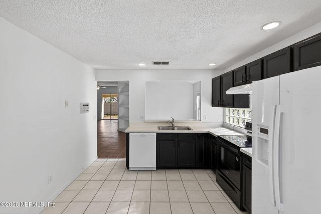 8220 ABBEYFIELD Drive, Jacksonville, FL 32277