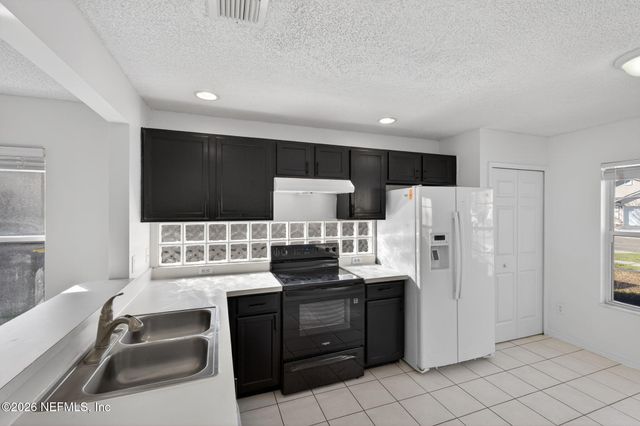 8220 ABBEYFIELD Drive, Jacksonville, FL 32277