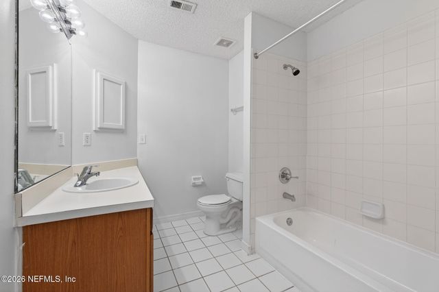 8220 ABBEYFIELD Drive, Jacksonville, FL 32277