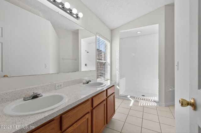 8220 ABBEYFIELD Drive, Jacksonville, FL 32277